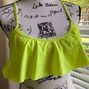 Women’s Gianni Bini swim top sz M